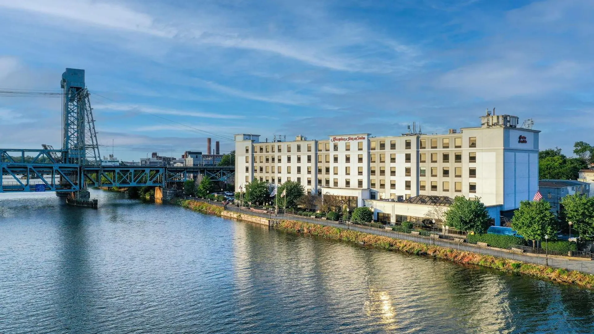 Hampton Inn & Suites Newark-Harrison-Riverwalk