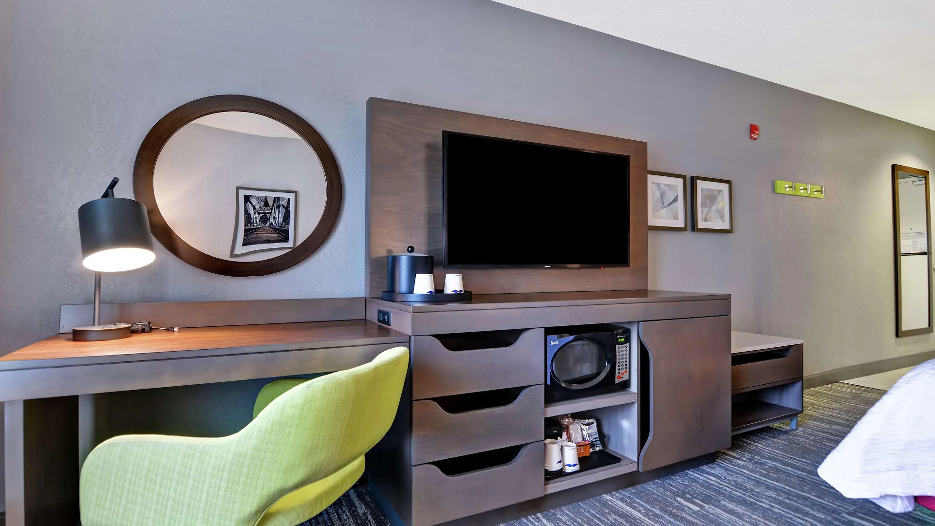 Hampton Inn & Suites Newark-Harrison-Riverwalk Hotel Newark