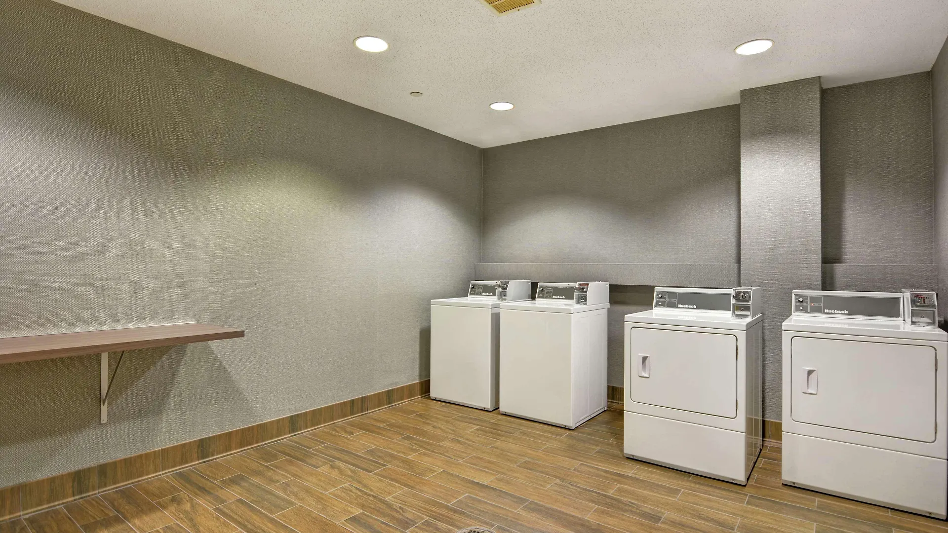 Hampton Inn & Suites Newark-Harrison-Riverwalk 3*, Newark