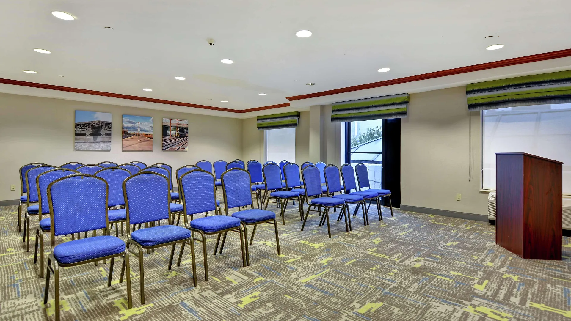 Hampton Inn & Suites Newark-Harrison-Riverwalk