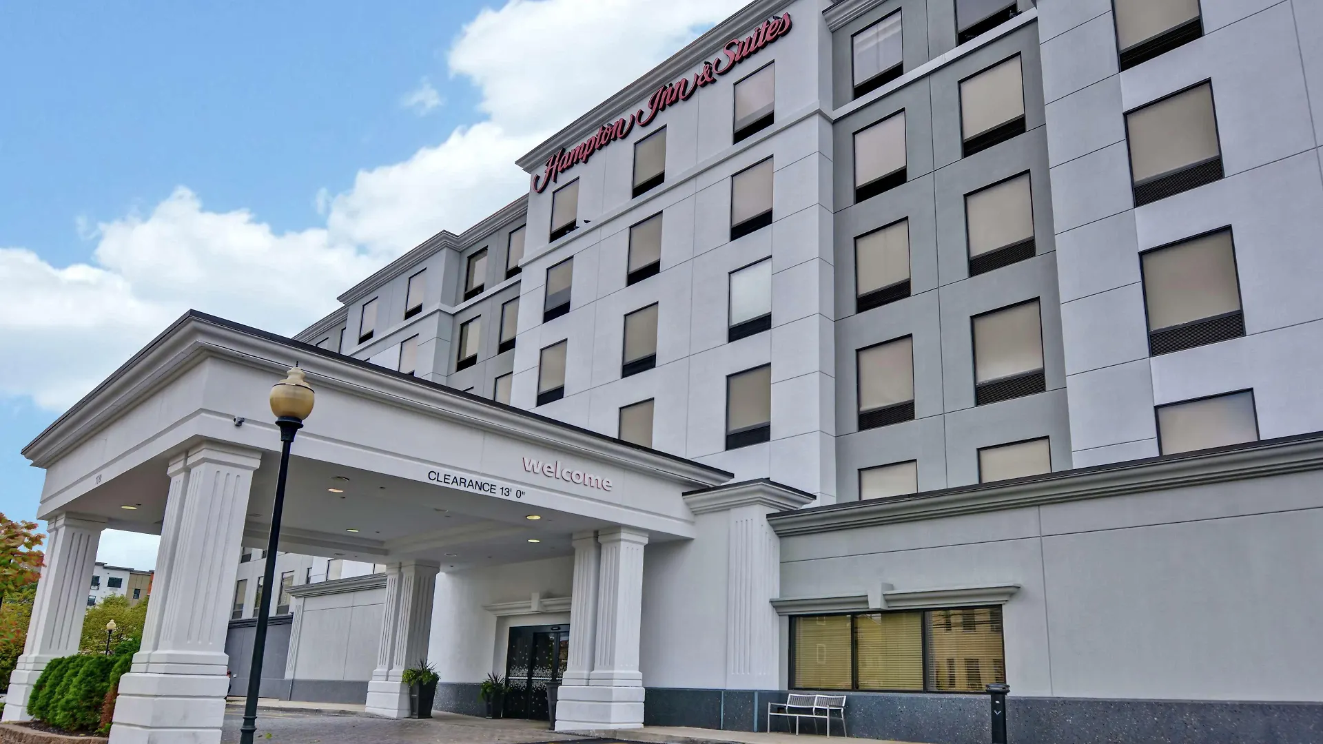 Hampton Inn & Suites Newark-Harrison-Riverwalk Hotel