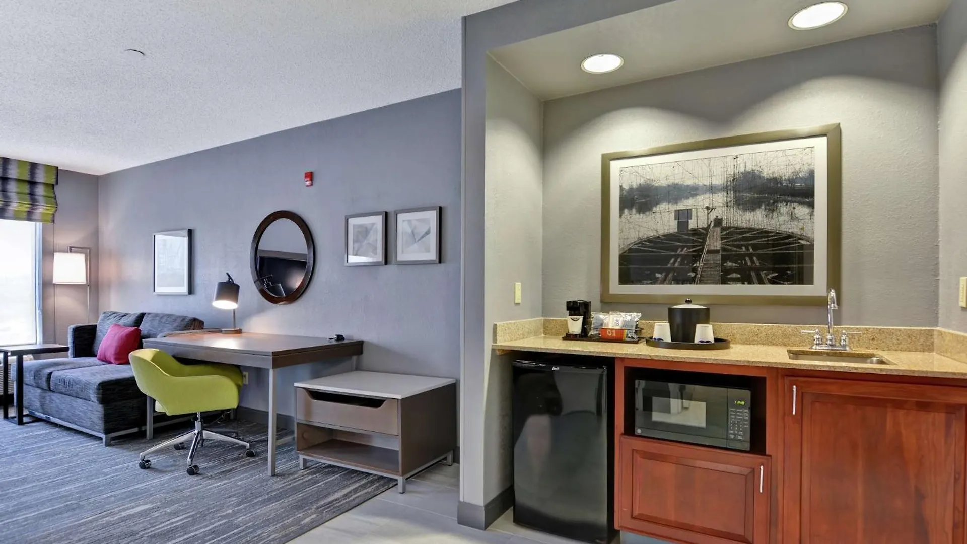 Hampton Inn & Suites Newark-Harrison-Riverwalk 3*, Newark