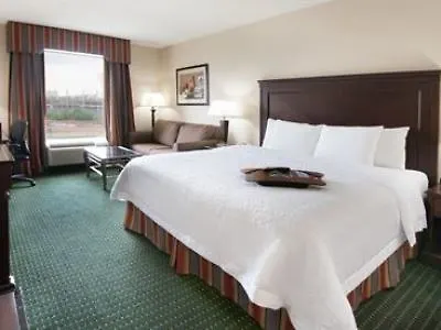 Hampton Inn & Suites Newark-Harrison-Riverwalk