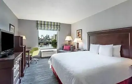 Hampton Inn & Suites Newark-Harrison-Riverwalk Newark