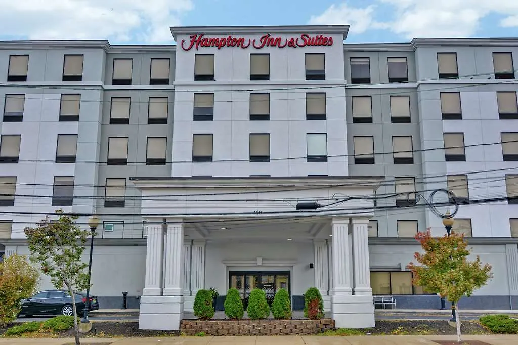 Hampton Inn & Suites Newark-Harrison-Riverwalk